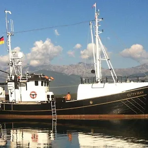 Botel Cutty Jean, Sliema